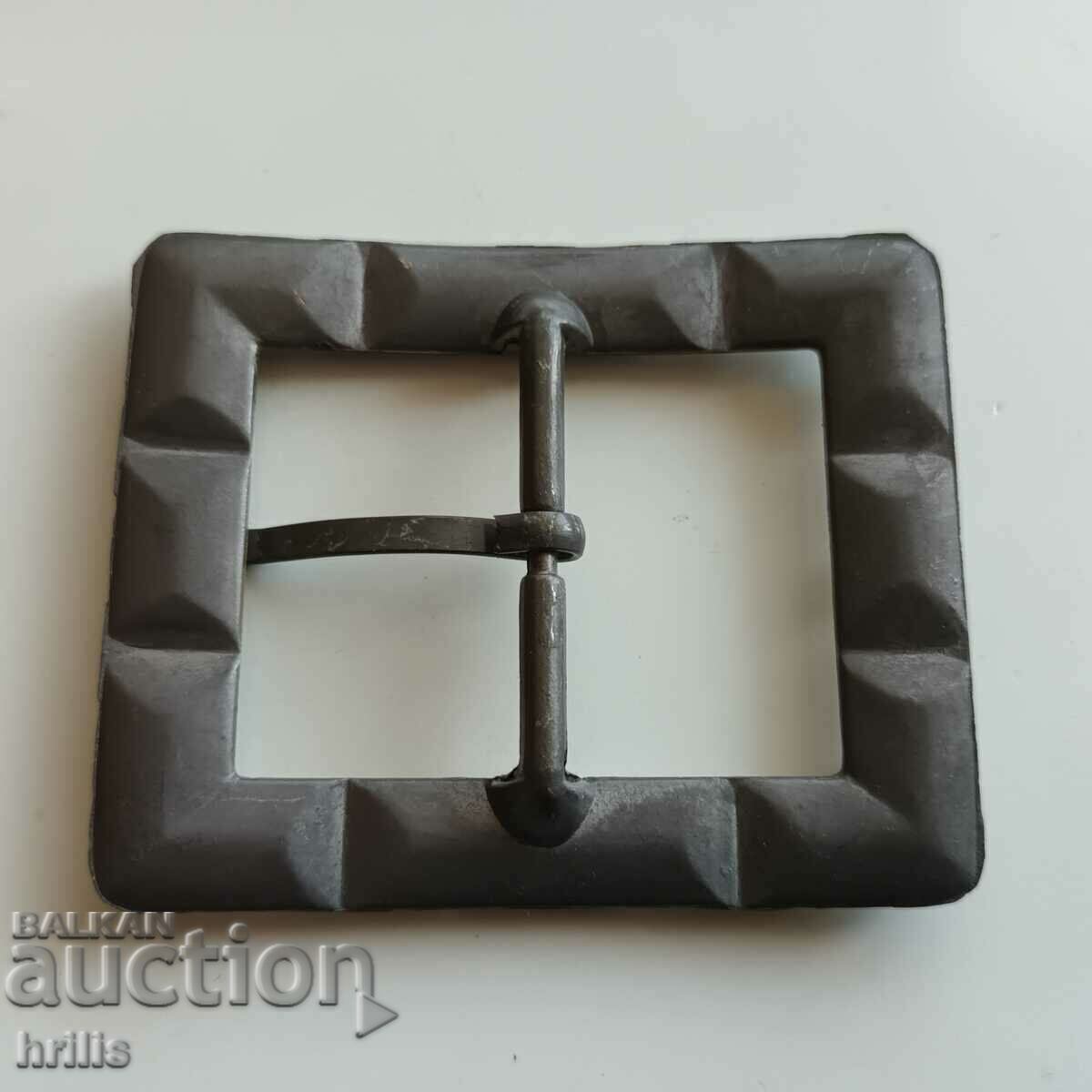 Belt buckle with price 6.90 BGN | € 3.53 Belt buckle with price 6.90 BGN | € 3.53