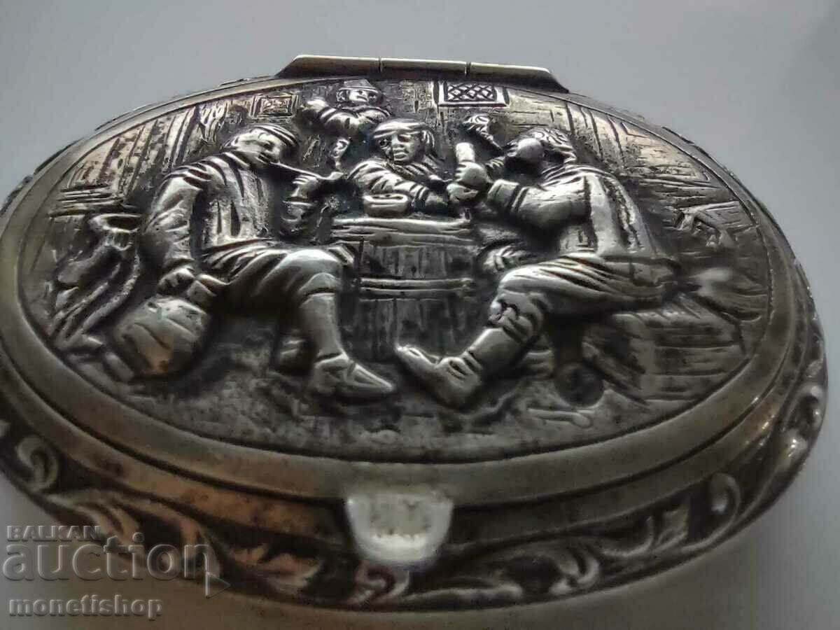 Δημοπρασία Ασημένιο κουτί για ταμπάκο ή χάπια 36γρ. Δημοπρασία Ασημένιο κουτί για ταμπάκο ή χάπια 36γρ.