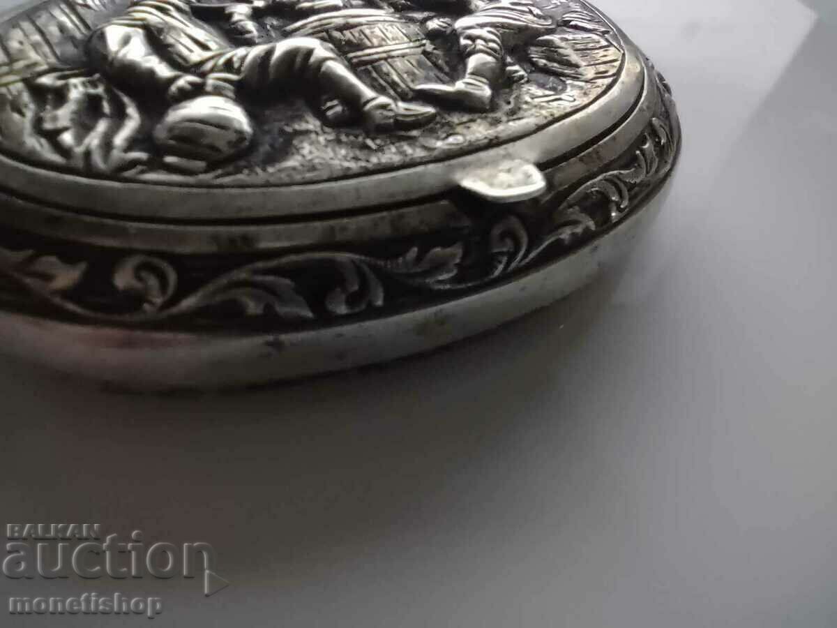 Παράδοση Ασημένιο κουτί για ταμπάκο ή χάπια 36γρ. Παράδοση Ασημένιο κουτί για ταμπάκο ή χάπια 36γρ.