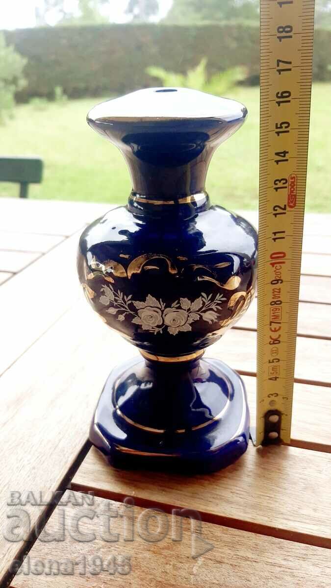 Delivery of A vase Delivery of A vase