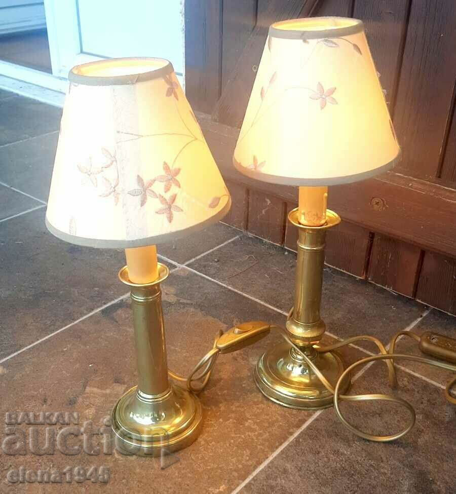 Две настолни лампи