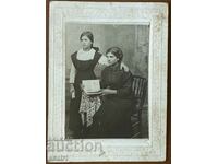 Photograph of two schoolgirls from D. Oryahovitsa, 1914