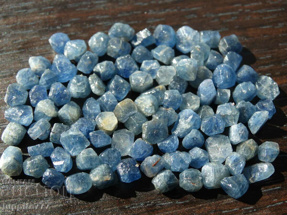 φυσικό ζαφείρι Κεϋλάνης όψης ποιότητας 102 καρατίων 50+τεμ με τιμή 365.00 BGN | € 186.62 φυσικό ζαφείρι Κεϋλάνης όψης ποιότητας 102 καρατίων 50+τεμ με τιμή 365.00 BGN | € 186.62