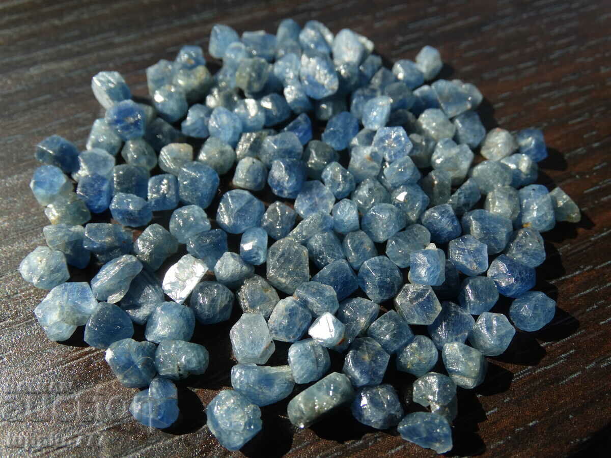 φυσικό ζαφείρι Κεϋλάνης όψης ποιότητας 98 καρατίων 50+τεμ με τιμή 365.00 BGN | € 186.62 φυσικό ζαφείρι Κεϋλάνης όψης ποιότητας 98 καρατίων 50+τεμ με τιμή 365.00 BGN | € 186.62