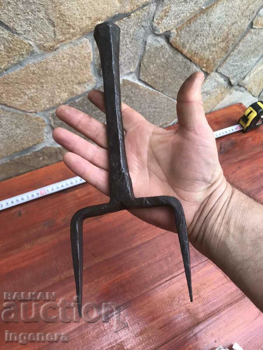 ANCHOR FOR RIVING OLD TWO-TOOTE FORGED TOOL with price 17.00 BGN | € 8.69 ANCHOR FOR RIVING OLD TWO-TOOTE FORGED TOOL with price 17.00 BGN | € 8.69