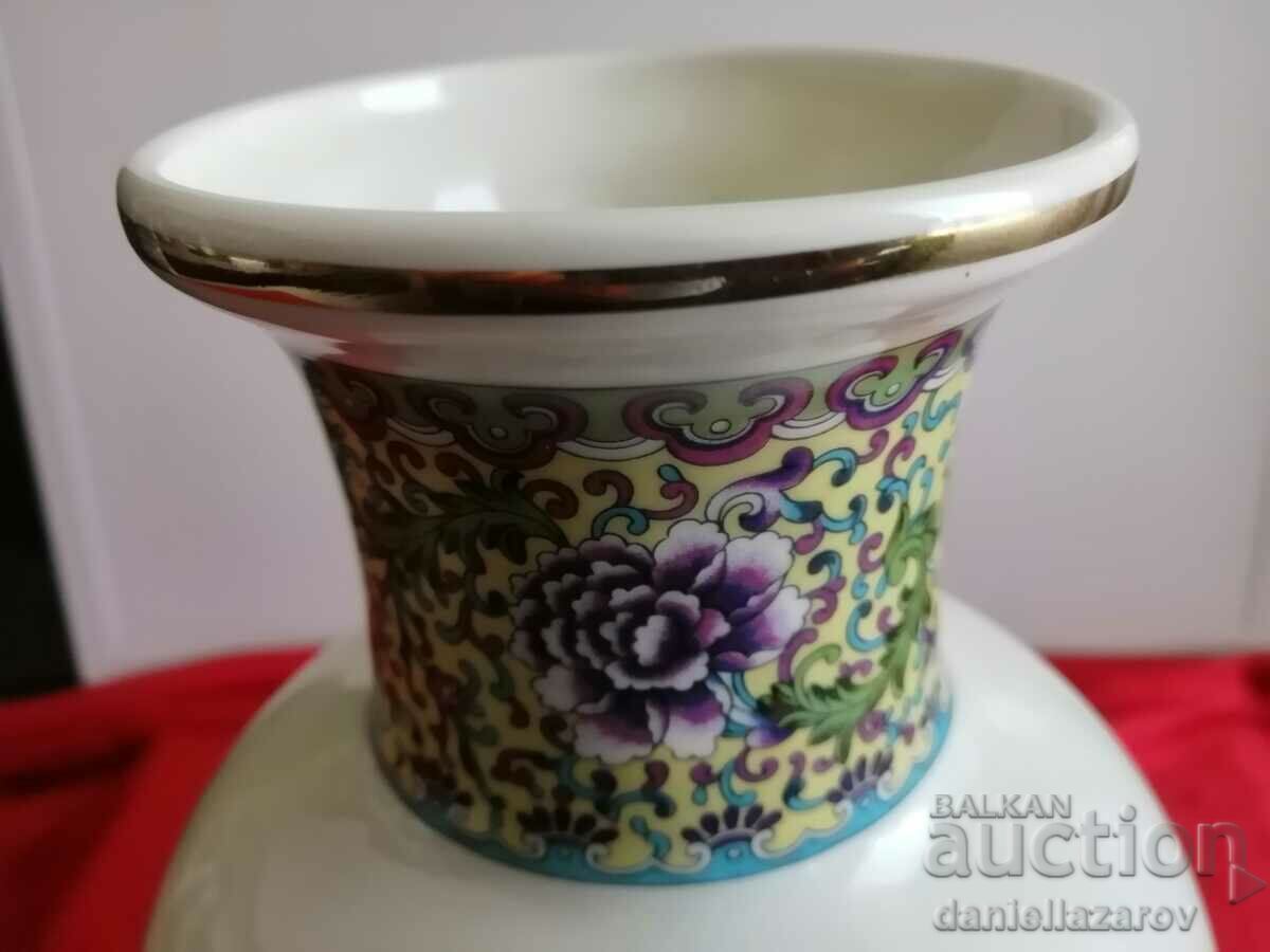 Livrarea Vasă chinezească veche, marcată Livrarea Vasă chinezească veche, marcată