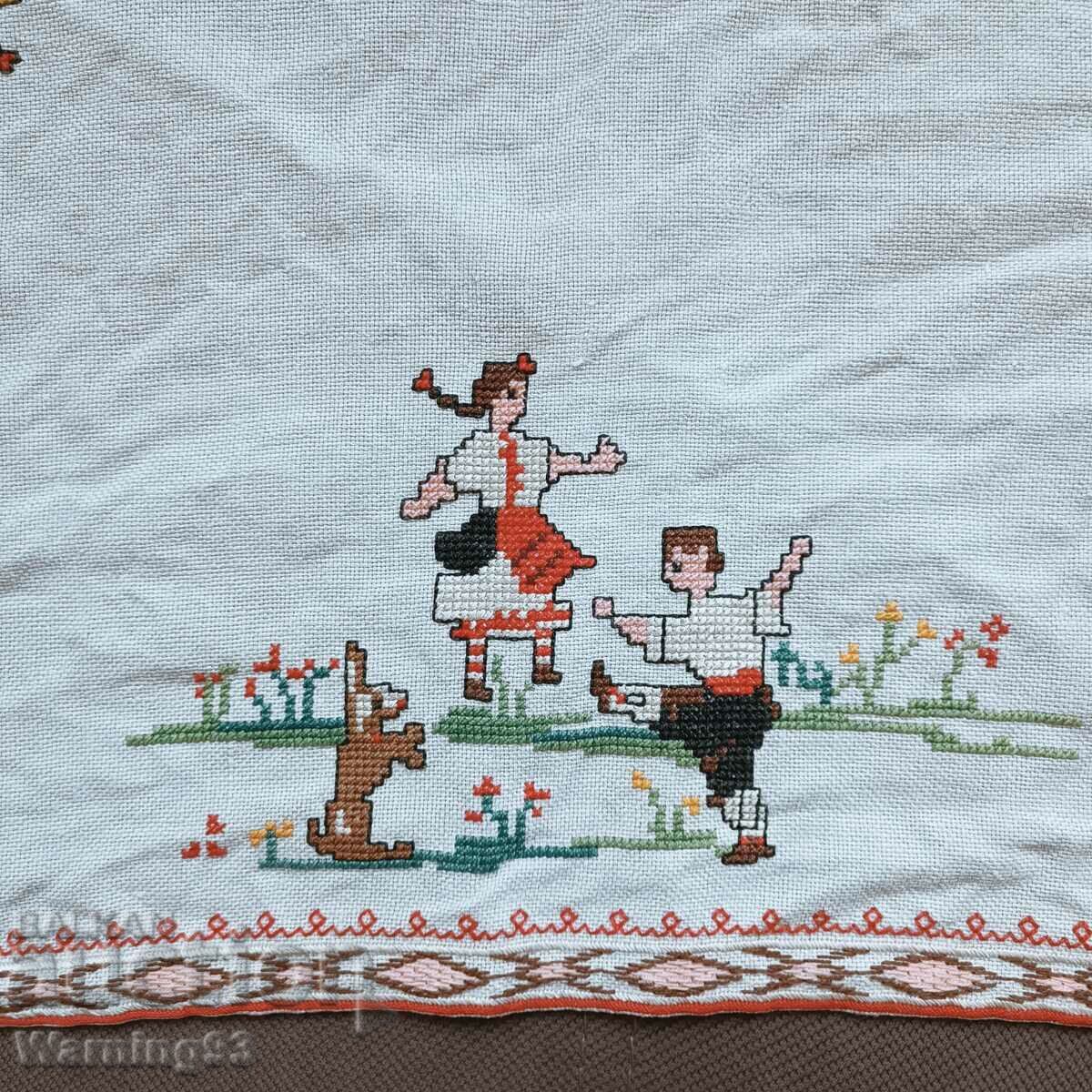 Παλιό βουλγαρικό χαλί με λαϊκά μοτίβα - 60/60cm με τιμή € 22.00 | 43.03 BGN