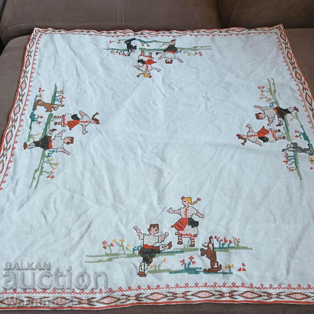 Covor vechi bulgaresc cu motive populare - 60/60 cm - 5 Covor vechi bulgaresc cu motive populare - 60/60 cm - 5