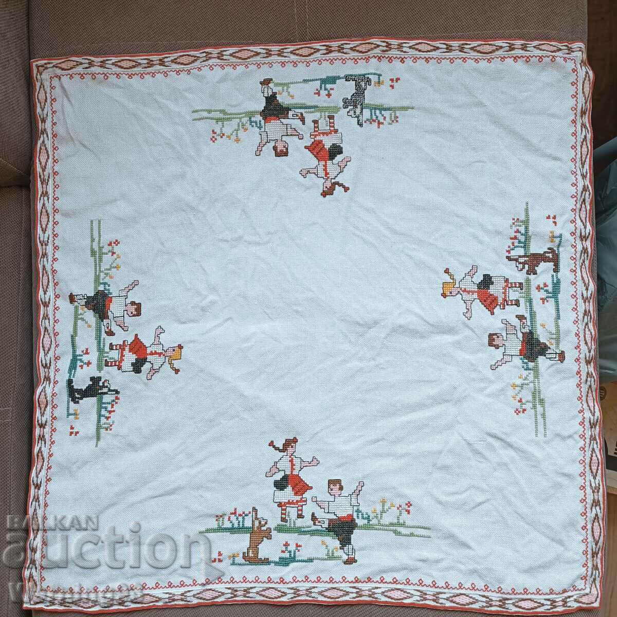 Covor vechi bulgaresc cu motive populare - 60/60 cm - 7 Covor vechi bulgaresc cu motive populare - 60/60 cm - 7