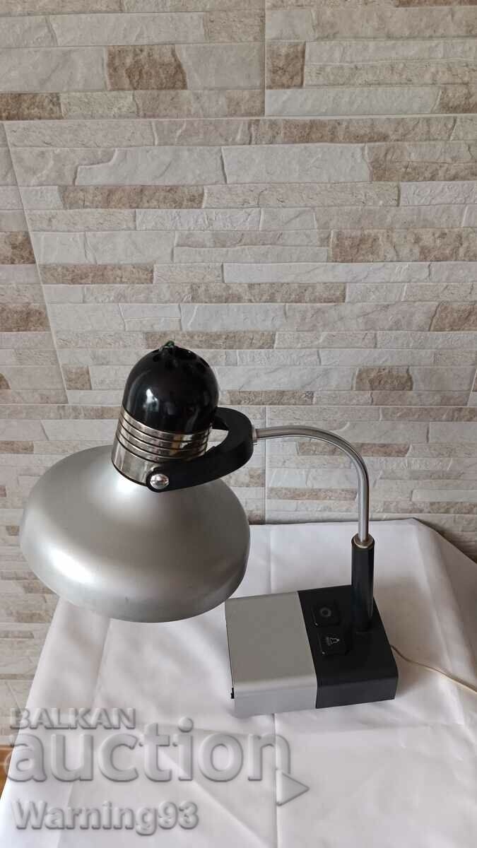 Veche lampă de masă - Electronică - URSS - 1988 cu preț 55.00 BGN | € 28.12 Veche lampă de masă - Electronică - URSS - 1988 cu preț 55.00 BGN | € 28.12
