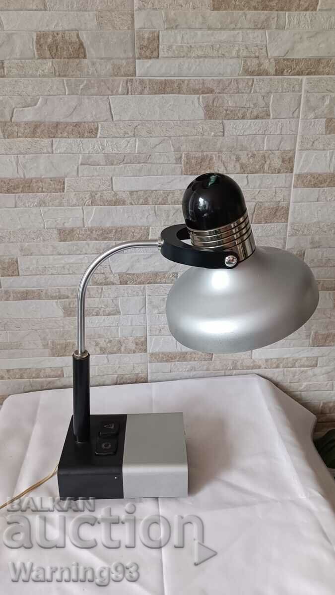 Livrarea Veche lampă de masă - Electronică - URSS - 1988 Livrarea Veche lampă de masă - Electronică - URSS - 1988