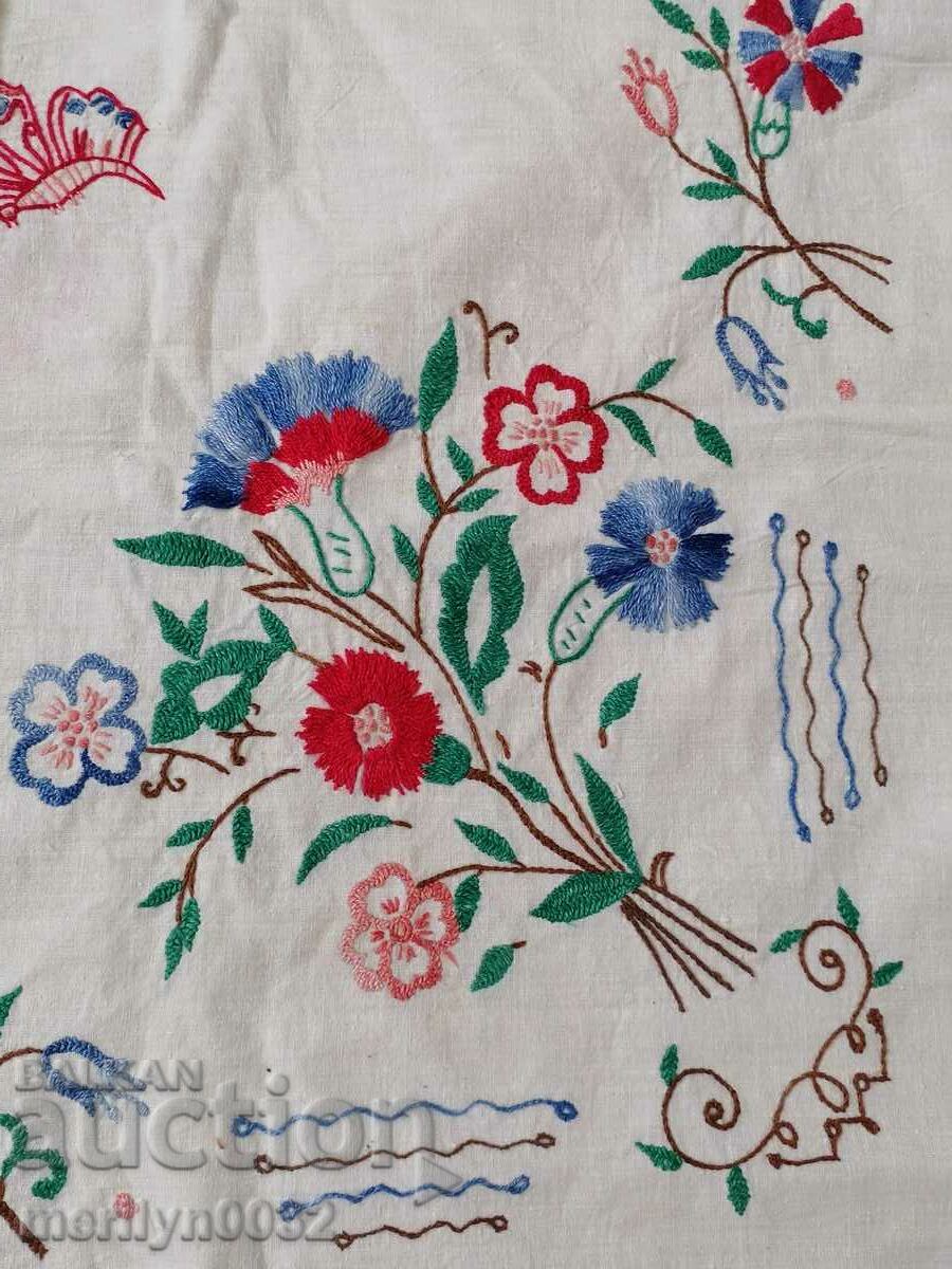 Auction Tablecloth with milo lace embroidery Auction Tablecloth with milo lace embroidery