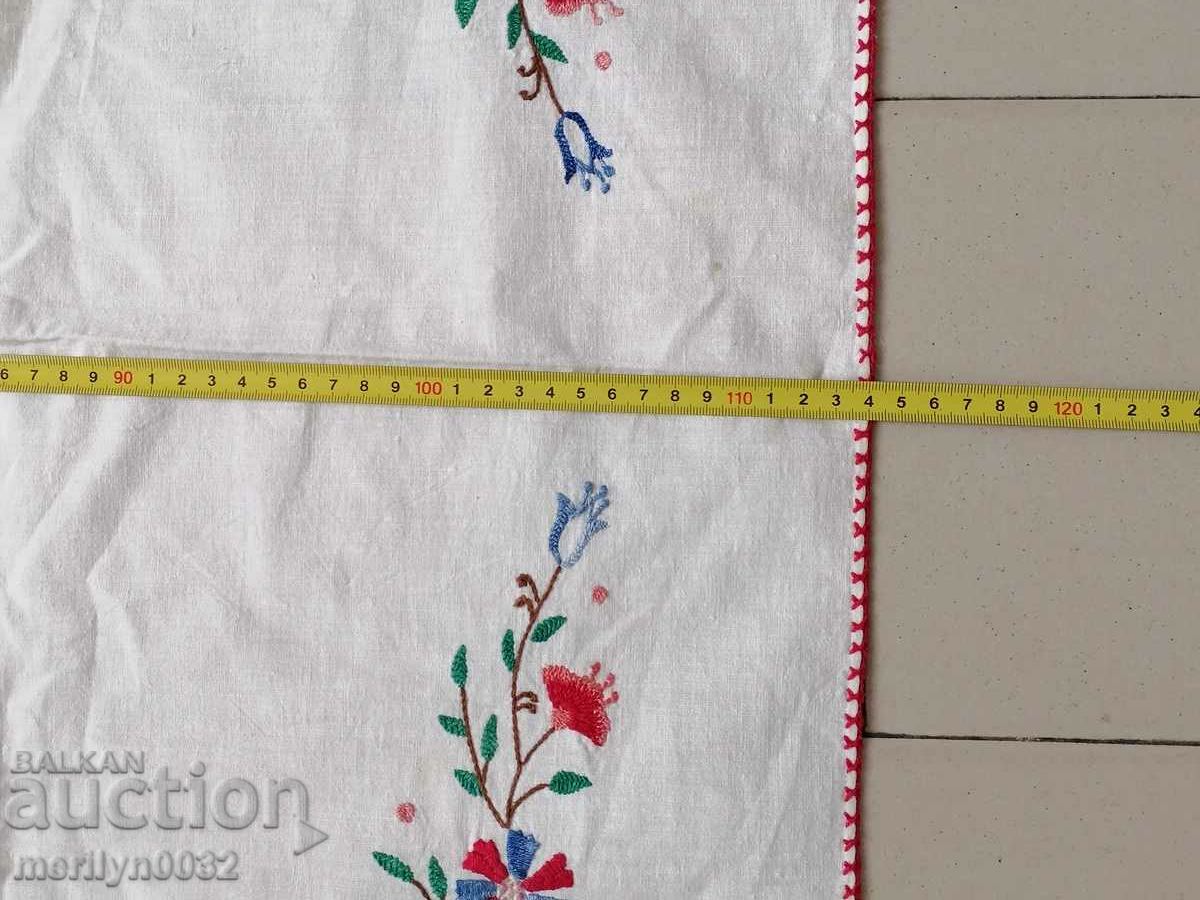 Delivery of Tablecloth with milo lace embroidery Delivery of Tablecloth with milo lace embroidery