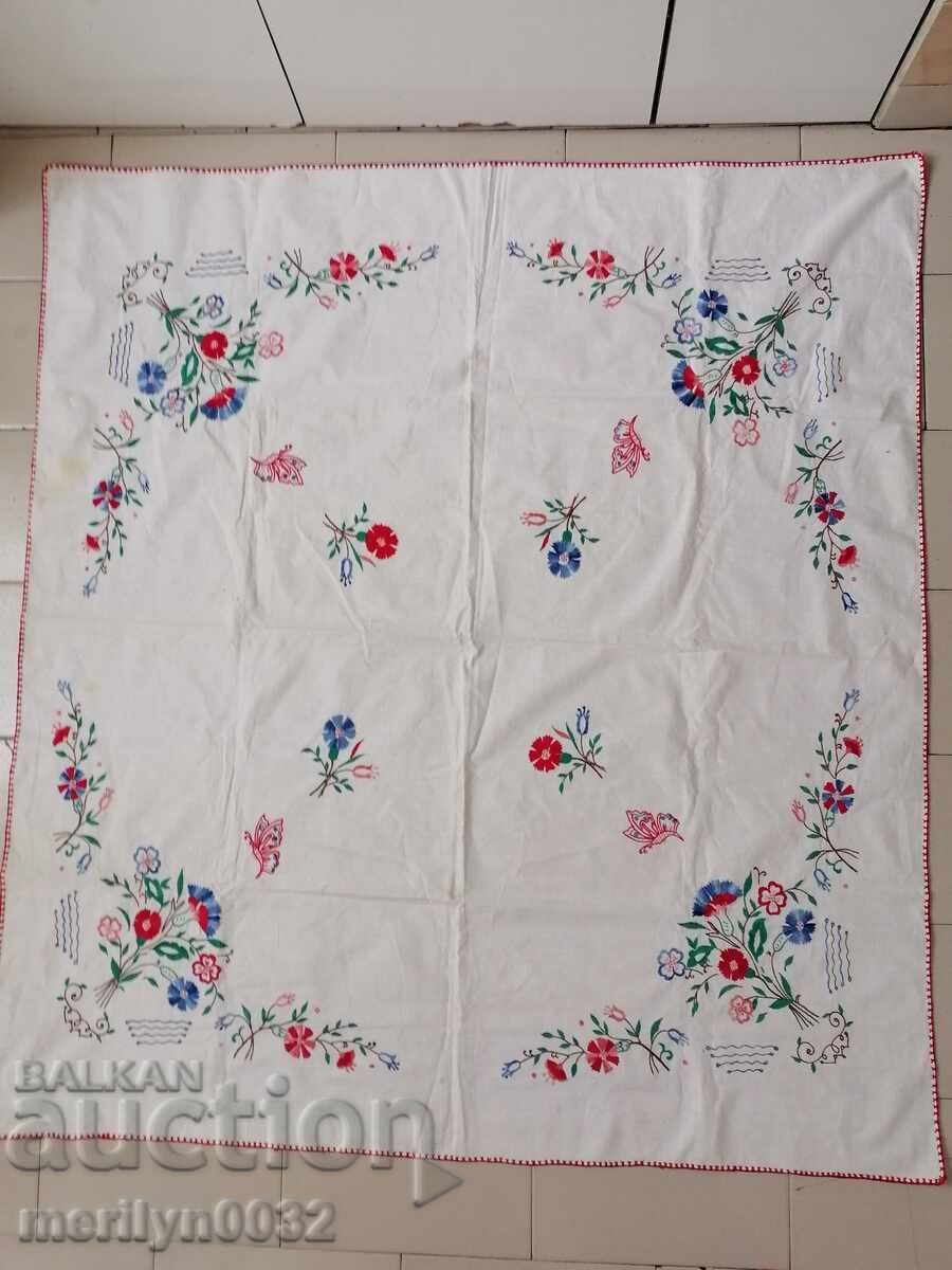 Tablecloth with milo lace embroidery