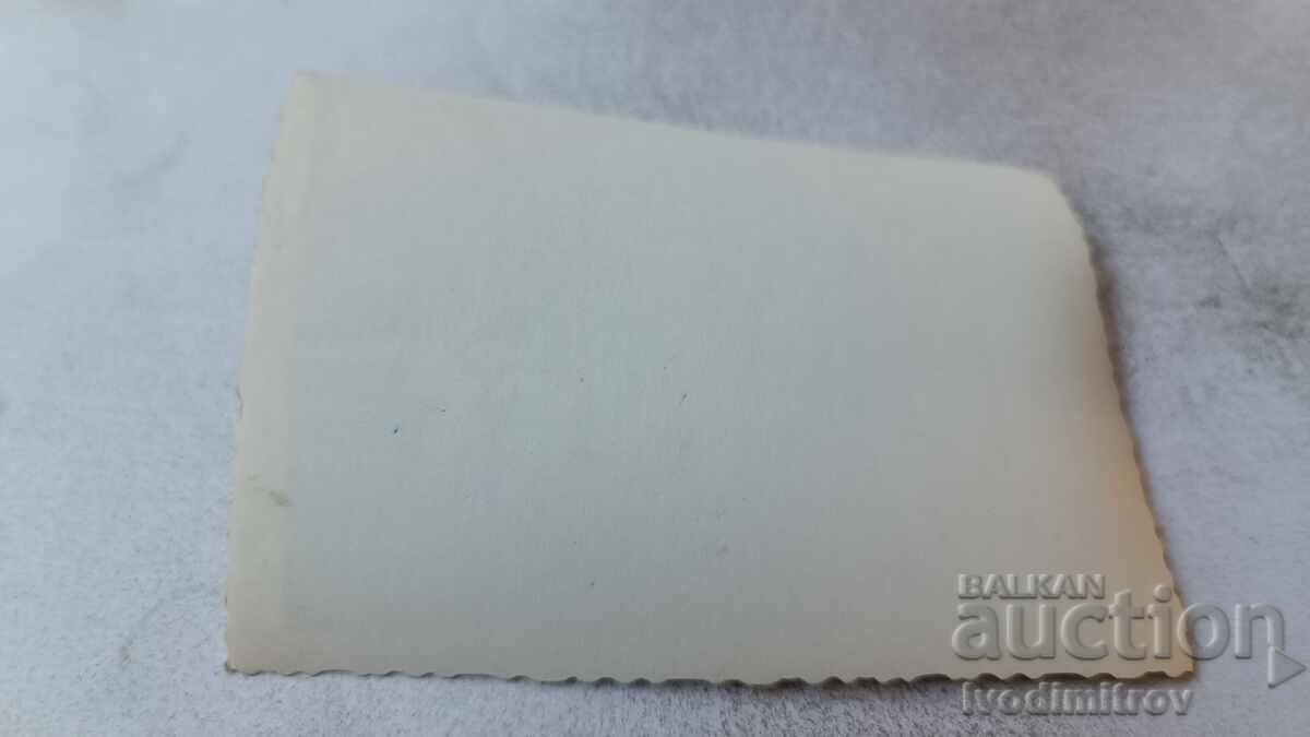 Photo Young men and women in the river with price 1.85 BGN | € 0.95 Photo Young men and women in the river with price 1.85 BGN | € 0.95