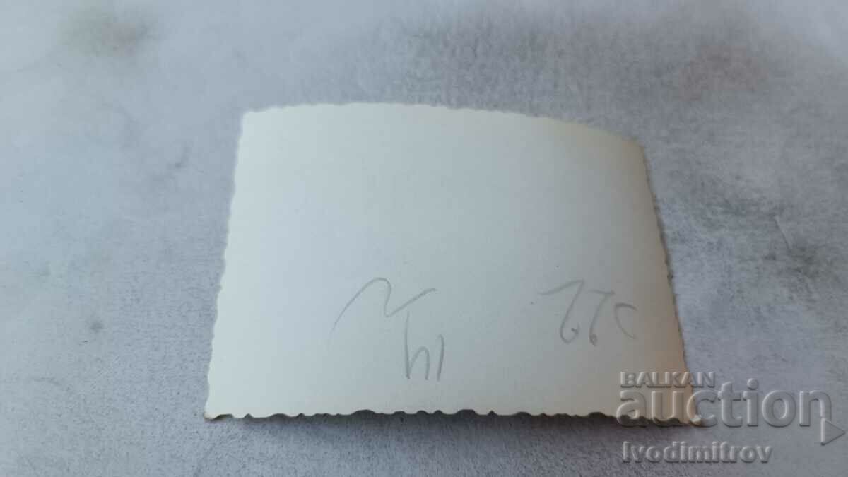 Foto Doi băieți pe plajă cu preț 2.45 BGN | € 1.25 Foto Doi băieți pe plajă cu preț 2.45 BGN | € 1.25