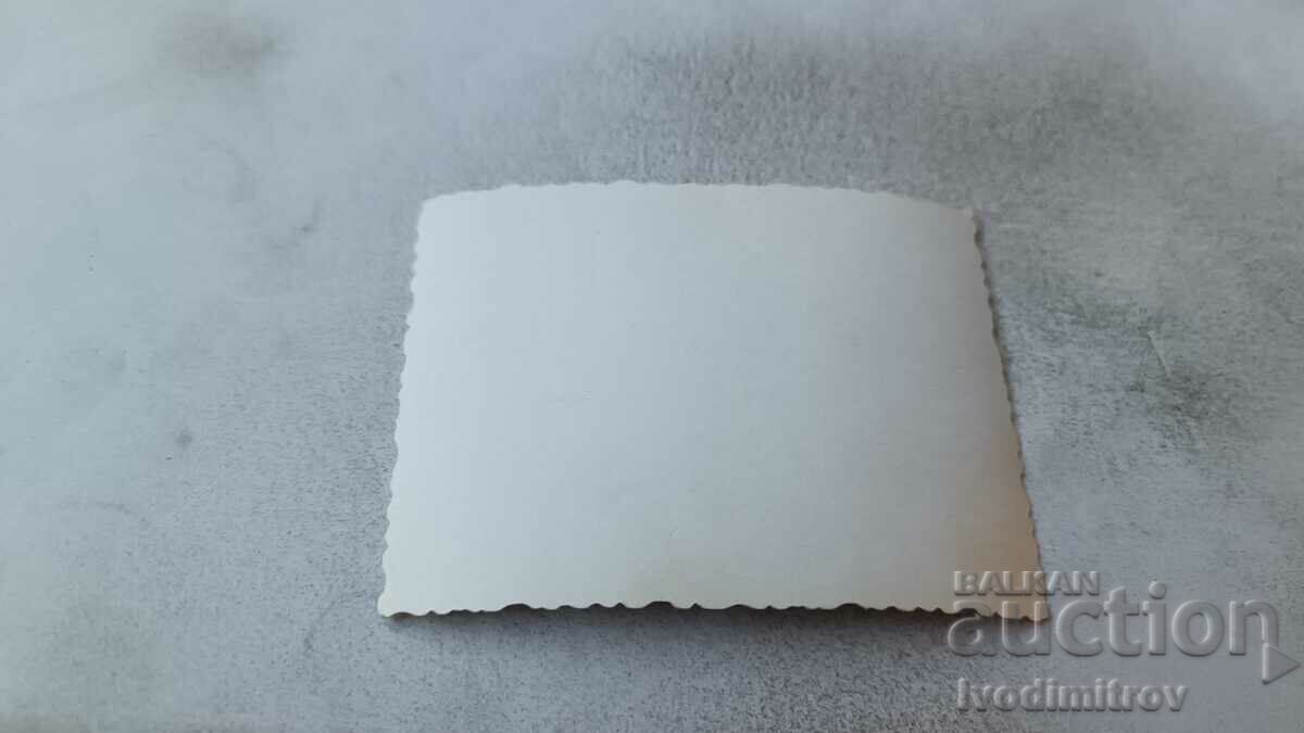 Φωτογραφία Τρία αγόρια στην παραλία με τιμή 2.45 BGN | € 1.25