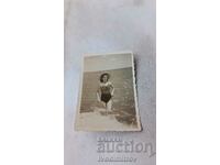 Снимка Златни пясъци Младо момиче на брега на морето 1950