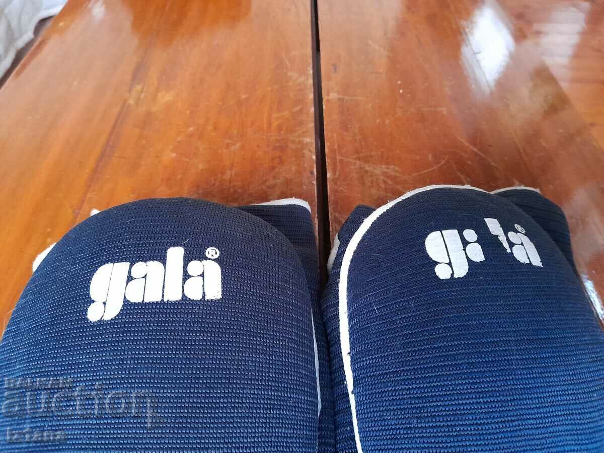 Vintage Gala volleyball knee pads with price 20.00 BGN | € 10.23 Vintage Gala volleyball knee pads with price 20.00 BGN | € 10.23