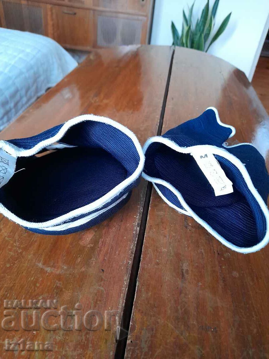 Delivery of Vintage Gala volleyball knee pads Delivery of Vintage Gala volleyball knee pads