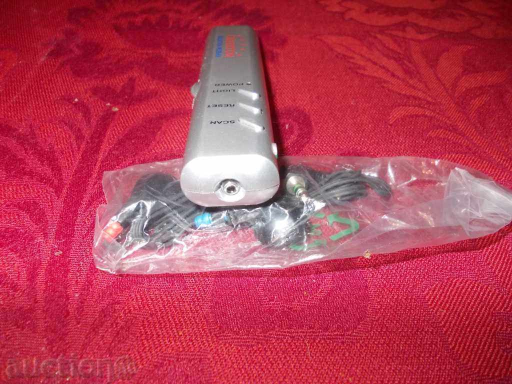 NOU MINI RADIO CU LINTERNA SI CESTI/2 baterii x1,5V/ cu preț € 3.00 | 5.87 BGN