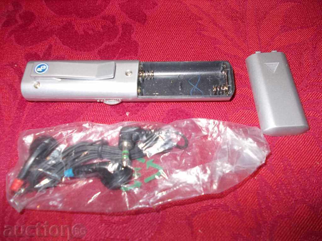 Licitație NOU MINI RADIO CU LINTERNA SI CESTI/2 baterii x1,5V/