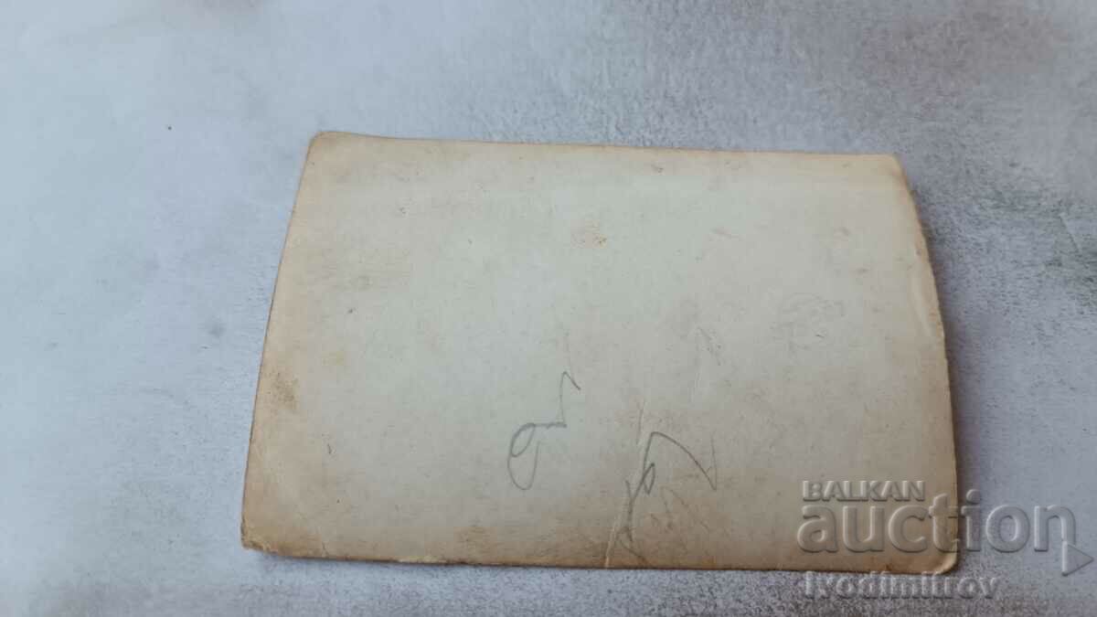 Photo Young men and women by barrels and with paneer with picked grapes with price 2.35 BGN | € 1.20 Photo Young men and women by barrels and with paneer with picked grapes with price 2.35 BGN | € 1.20