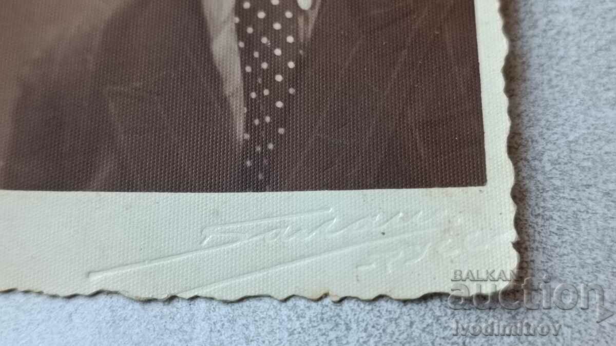 Φωτογραφία Νεαρός άνδρας με τιμή 5.45 BGN | € 2.79 Φωτογραφία Νεαρός άνδρας με τιμή 5.45 BGN | € 2.79