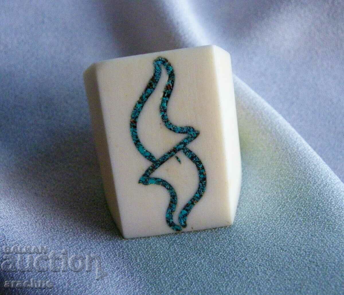 Inel de fildeș cu incrustații cu preț 30.00 BGN | € 15.34