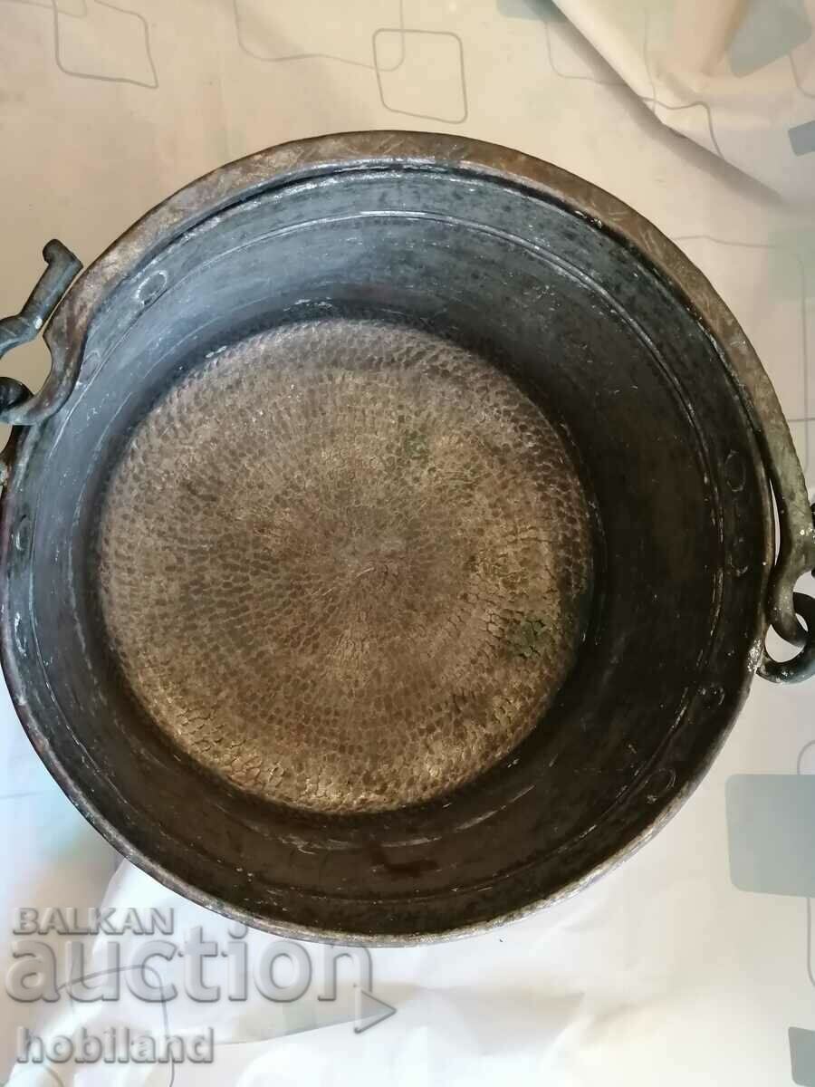 Auction Renaissance cauldron, copper, copper Auction Renaissance cauldron, copper, copper