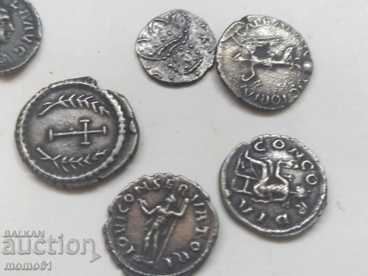 Delivery of Small bronze pot with 21 replica coins Delivery of Small bronze pot with 21 replica coins