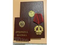 Ordinul de Aur al lui Georgi Dimitrov cu o cutie de lux