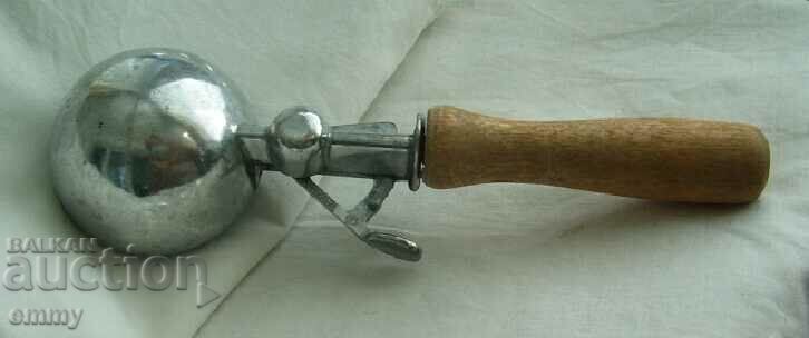 An old ice cream scoop with price 28.00 BGN | € 14.32 An old ice cream scoop with price 28.00 BGN | € 14.32