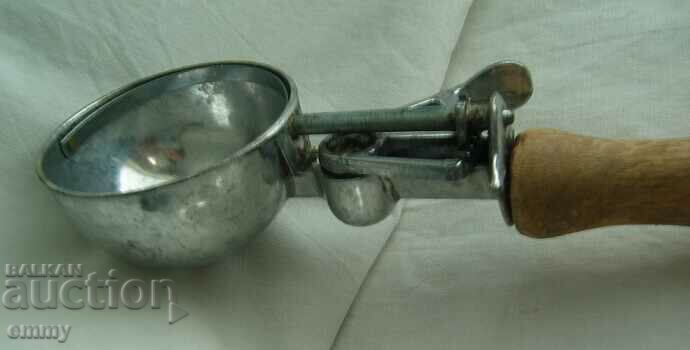 An old ice cream scoop - 5 An old ice cream scoop - 5