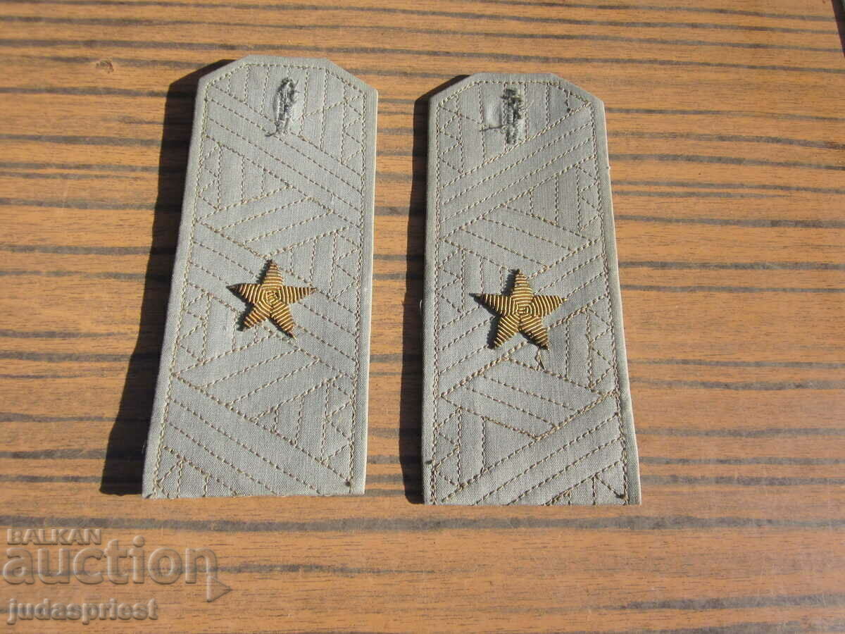 General militar bulgar epoleți general pilot din Forțele Aeriene cu preț 30.00 BGN | € 15.34 General militar bulgar epoleți general pilot din Forțele Aeriene cu preț 30.00 BGN | € 15.34