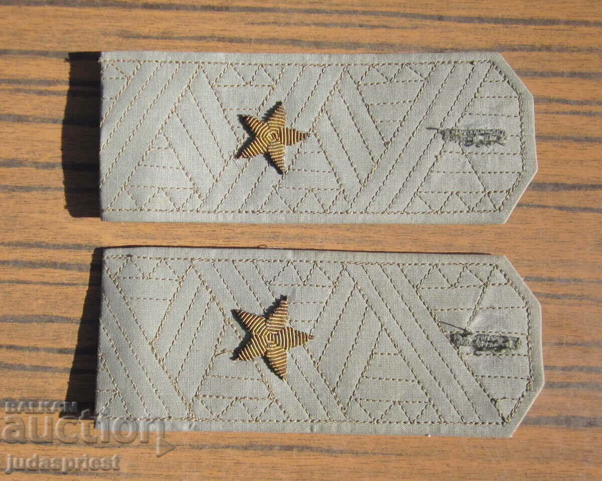 Licitație General militar bulgar epoleți general pilot din Forțele Aeriene Licitație General militar bulgar epoleți general pilot din Forțele Aeriene