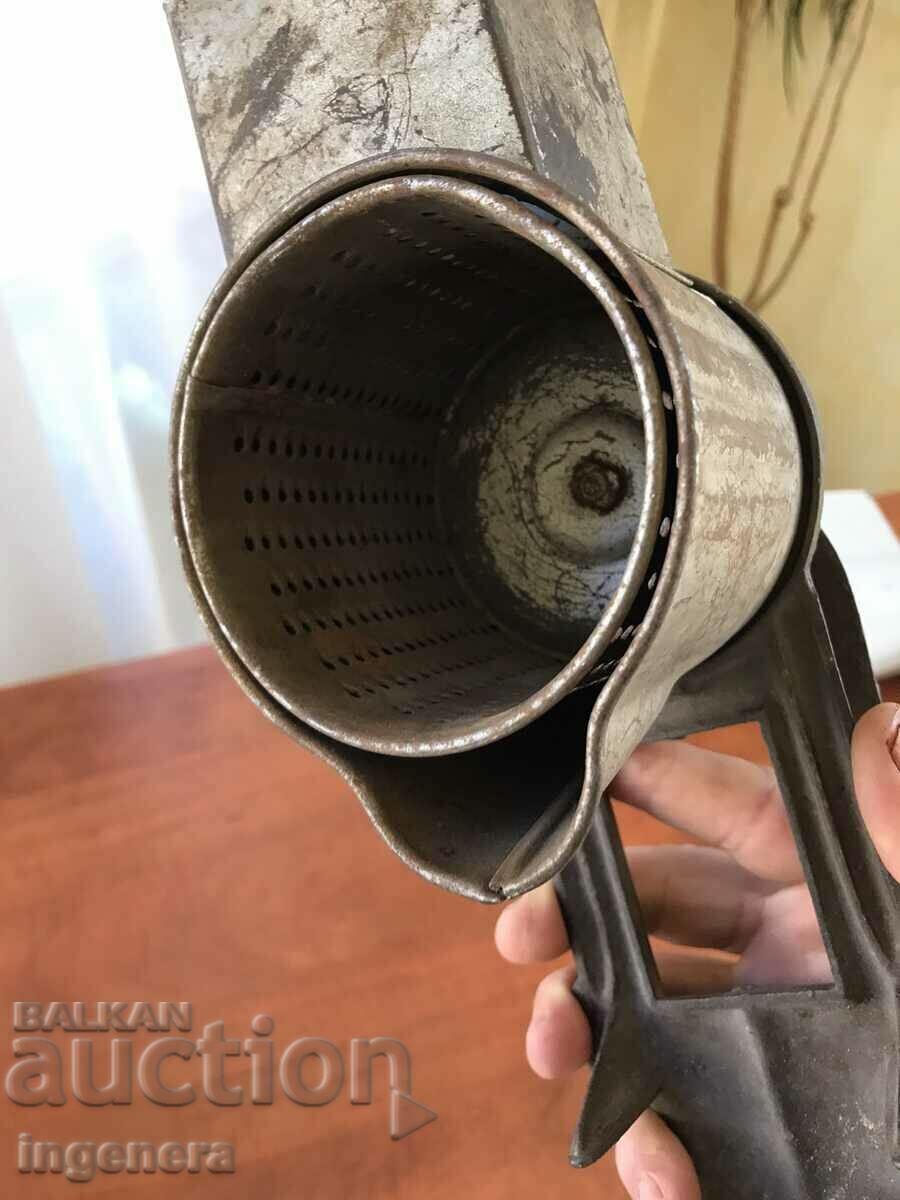 Auction GRINDER GRINDER FOR NUTS, COFFEE, SPICES ETC.-CAST IRON Auction GRINDER GRINDER FOR NUTS, COFFEE, SPICES ETC.-CAST IRON