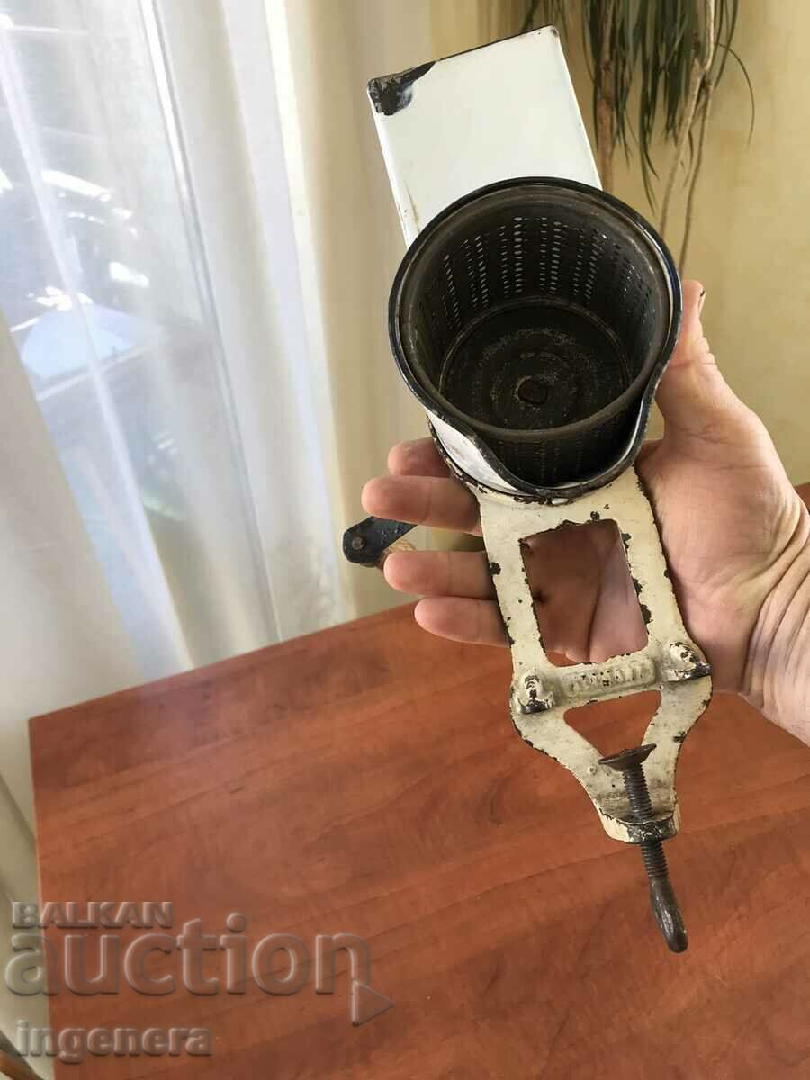 Auction GRINDER GRINDER FOR NUTS, COFFEE, SPICES ETC.-CAST IRON Auction GRINDER GRINDER FOR NUTS, COFFEE, SPICES ETC.-CAST IRON