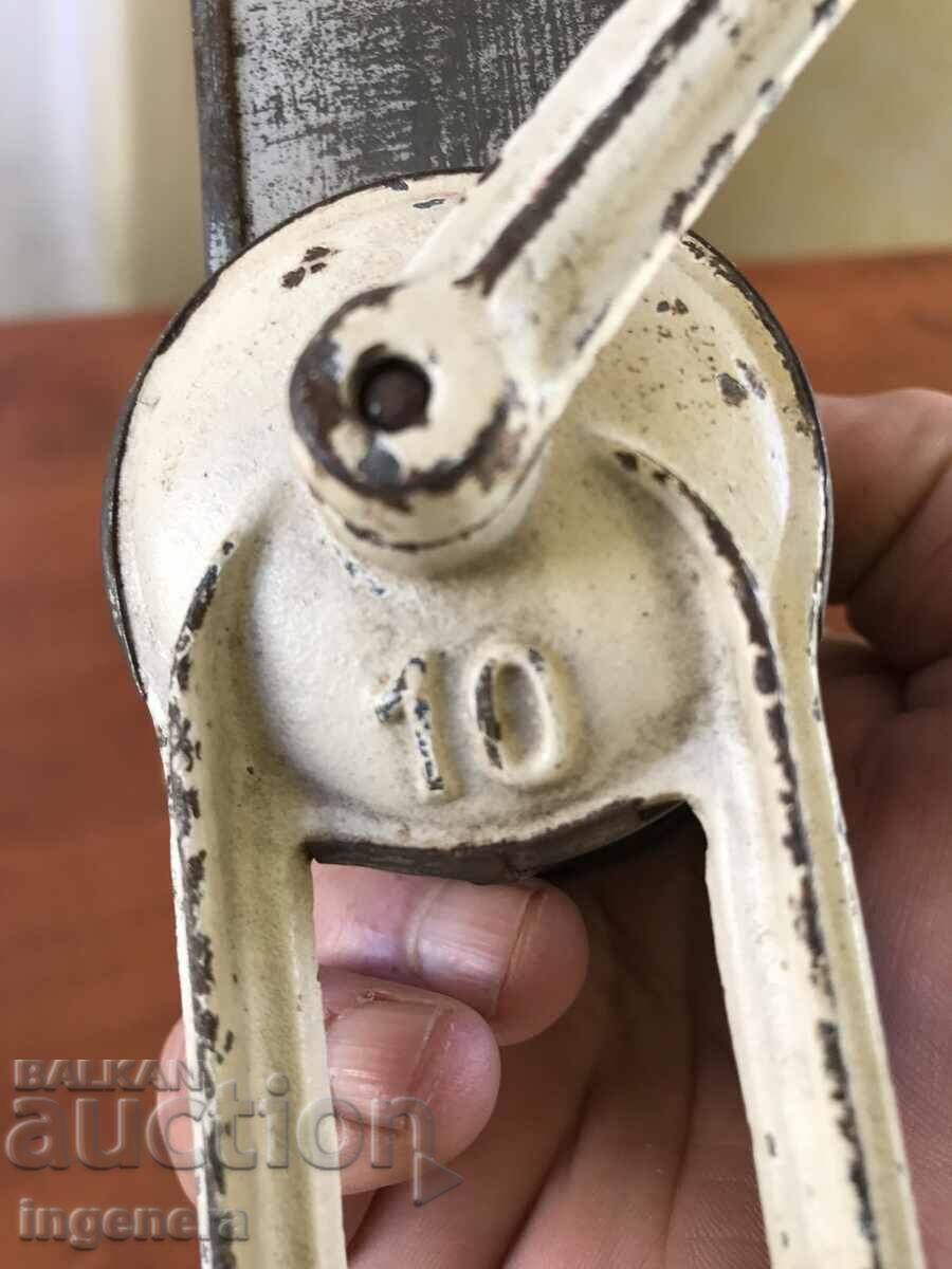 GRINDER GRINDER FOR NUTS, COFFEE, SPICES ETC.-CAST IRON with price 42.00 BGN | € 21.47