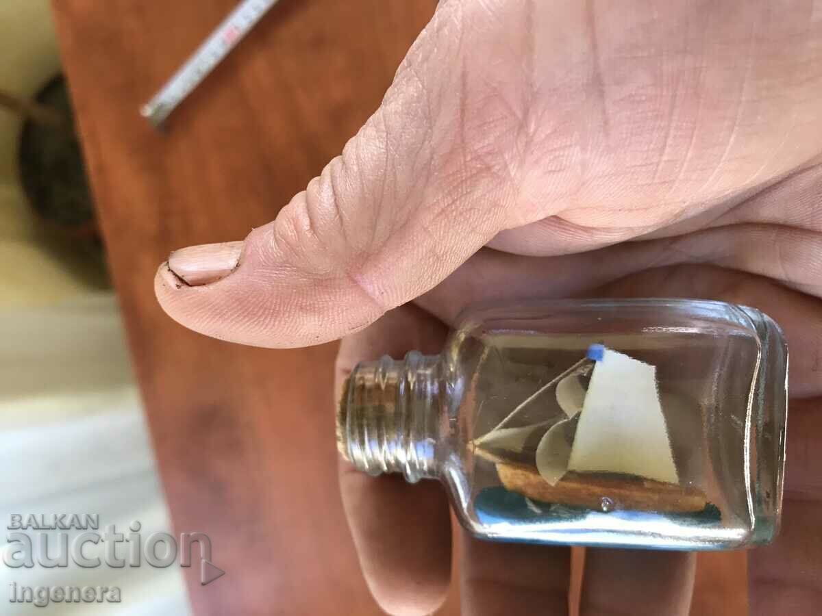 VASA SUVENIR MONTATĂ ÎN O STICLĂ UNICĂ DE STICLĂ - 5 VASA SUVENIR MONTATĂ ÎN O STICLĂ UNICĂ DE STICLĂ - 5