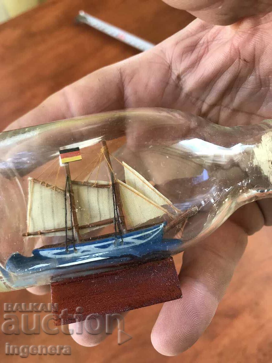 ΠΛΟΙΟ ΣΟΥΒΕΝΙΡ ΤΟΠΟΘΕΤΗΜΕΝΟ ΣΕ ΓΥΑΛΙΝΟ ΣΤΑΝΤ ΜΠΟΥΚΑΛΙΟΥ ΜΟΝΑΔΙΚΟ με τιμή 16.00 BGN | € 8.18