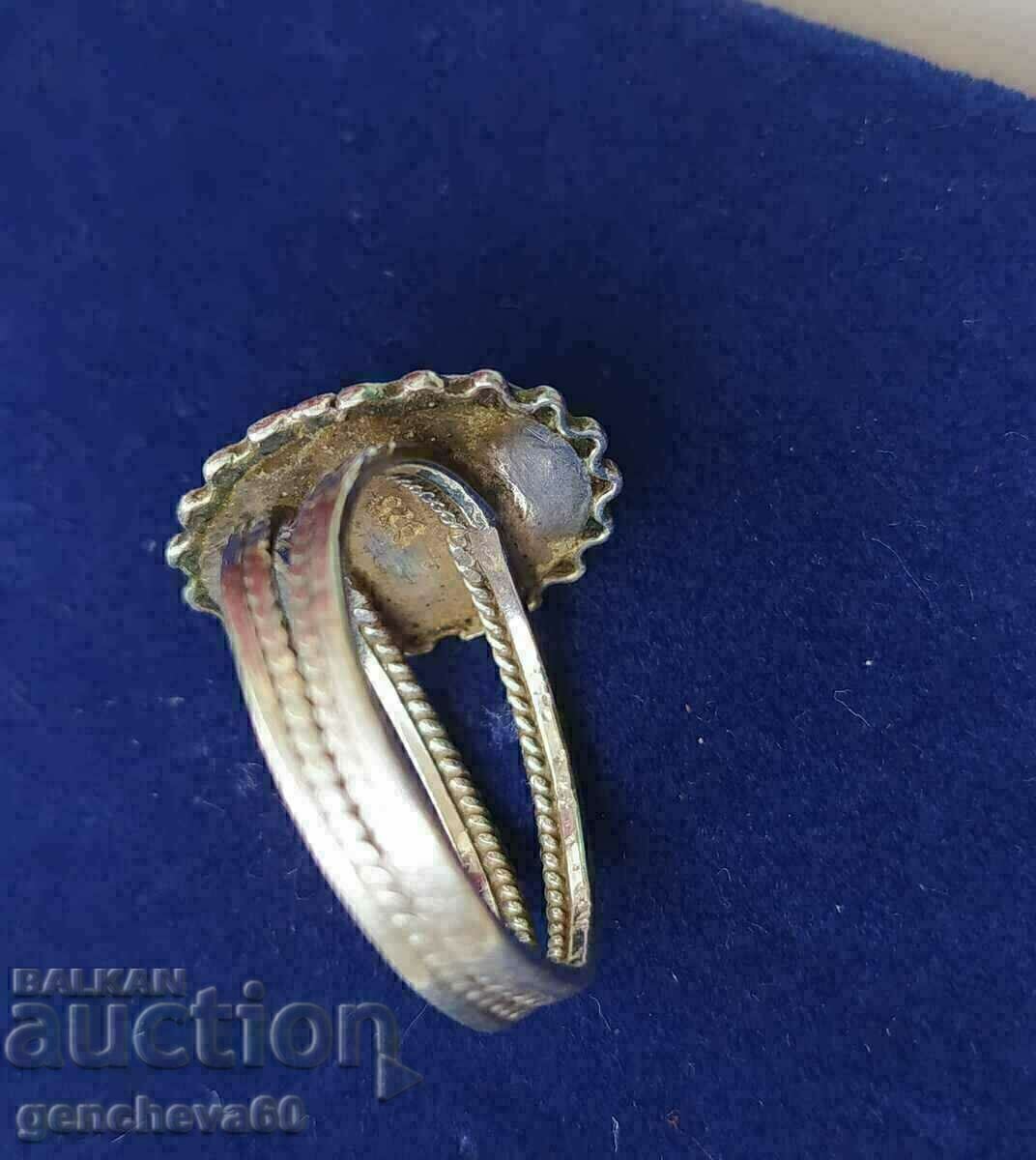 Auction Revival ring with white opal/marking 925 Auction Revival ring with white opal/marking 925