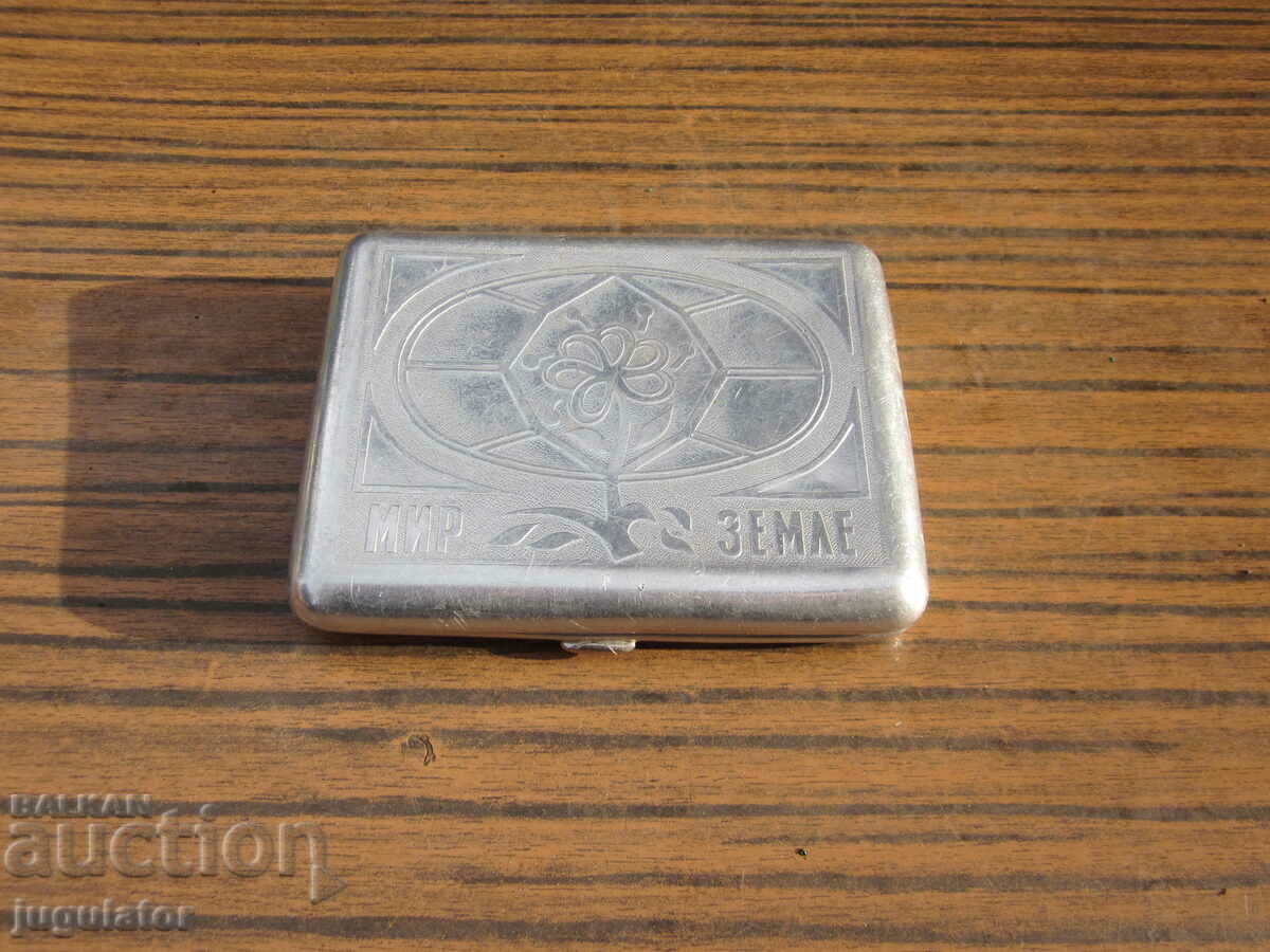 old Russian Soviet USSR snuffbox MIR ZEMLE with price 20.00 BGN | € 10.23 old Russian Soviet USSR snuffbox MIR ZEMLE with price 20.00 BGN | € 10.23