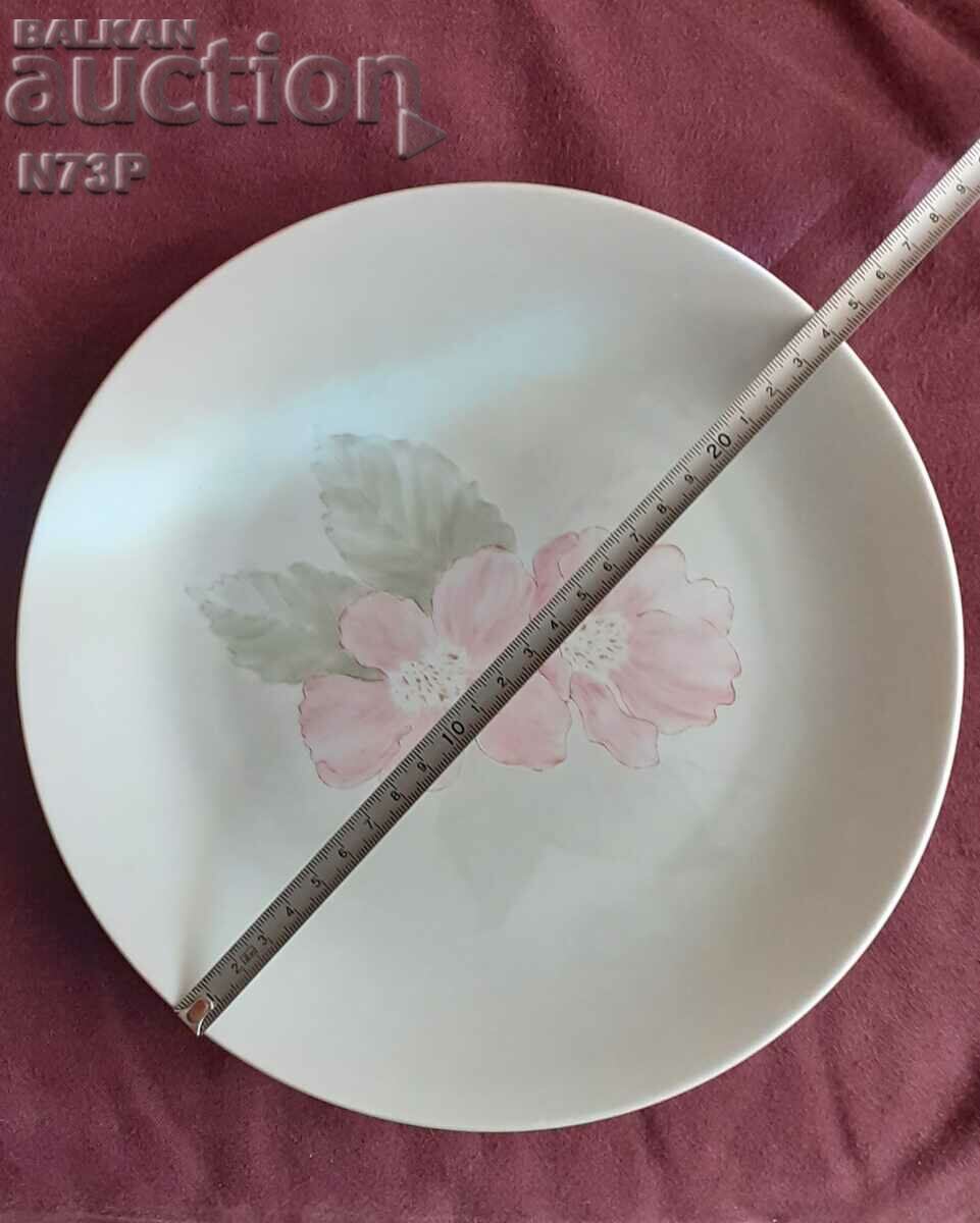 Auction PORCELAIN PLATE. COLLECTION. HAND PAINTED. Auction PORCELAIN PLATE. COLLECTION. HAND PAINTED.