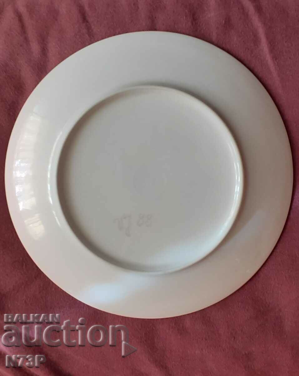 PORCELAIN PLATE. COLLECTION. HAND PAINTED. - 5 PORCELAIN PLATE. COLLECTION. HAND PAINTED. - 5