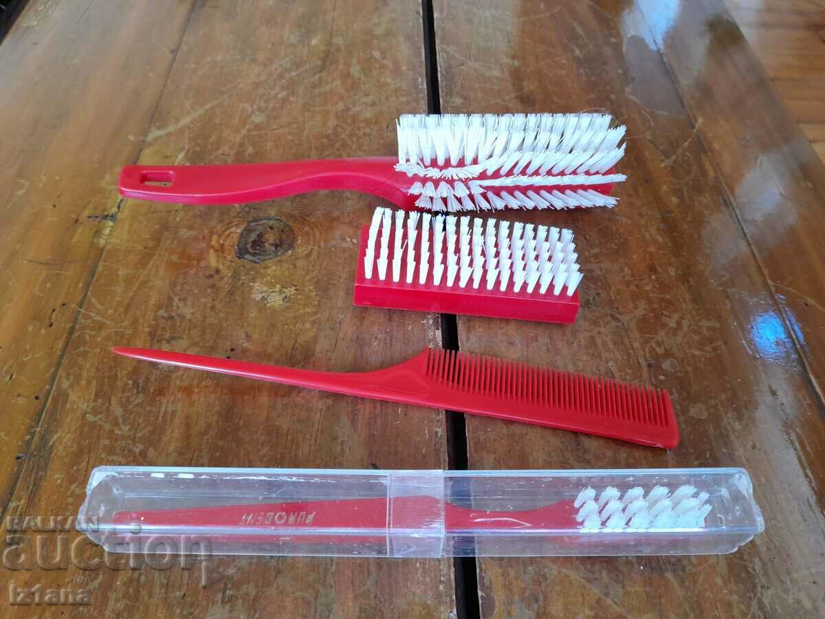 Auction  Old women's personal hygiene brush set