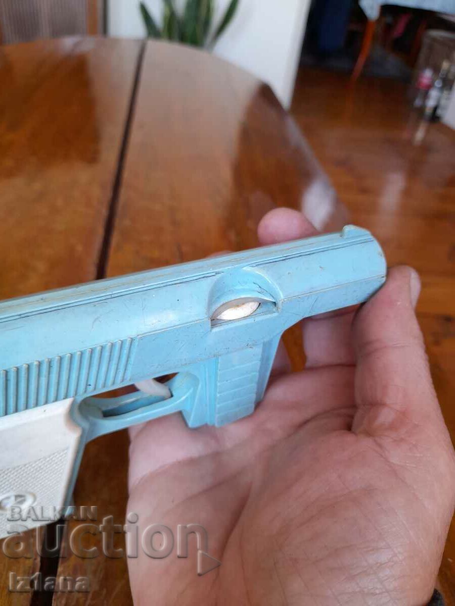 An old children's gun - 6
