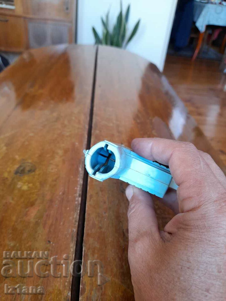 An old children's gun - 7