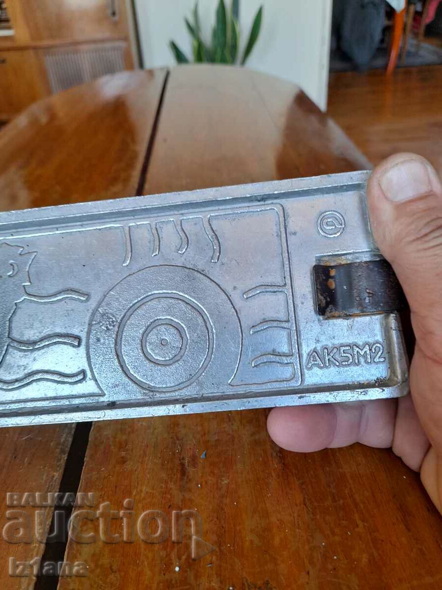 Auction An old mold for candy figures Auction An old mold for candy figures