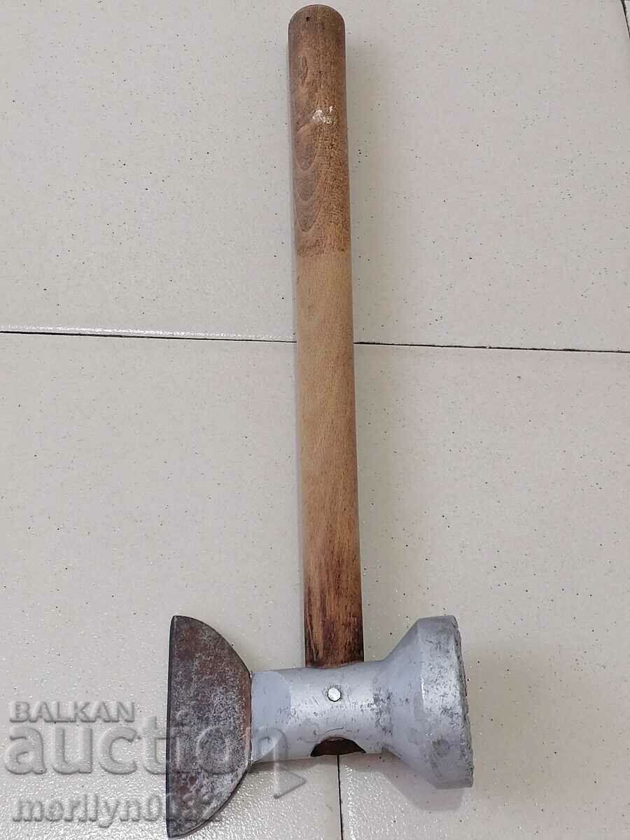 Auction An old hatchet with a steak hilt Auction An old hatchet with a steak hilt